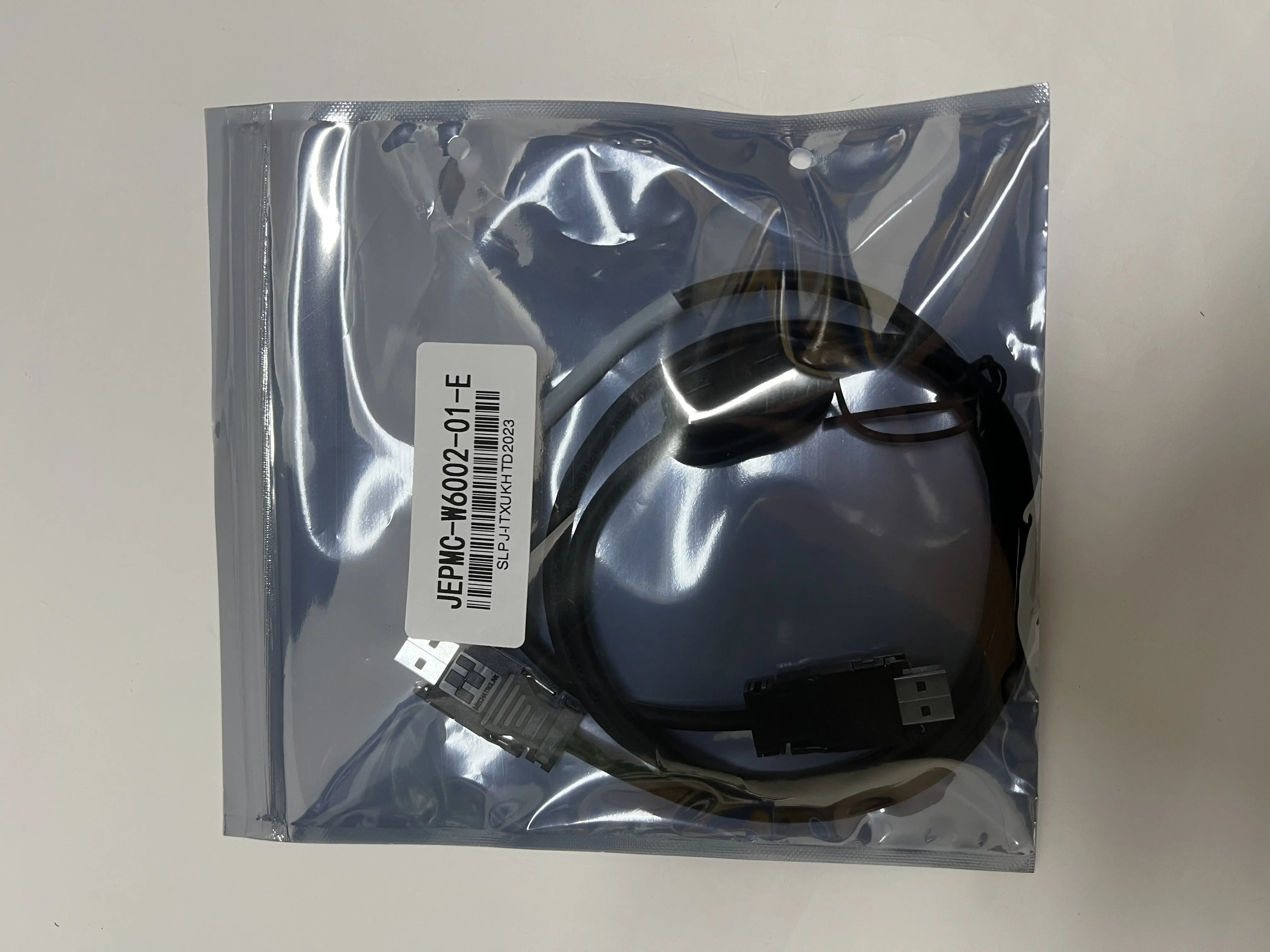 Yaskawa Control Cable JEPMC-W6002-01-E Yaskawa Control Cable JEPMC-W6002-01-E