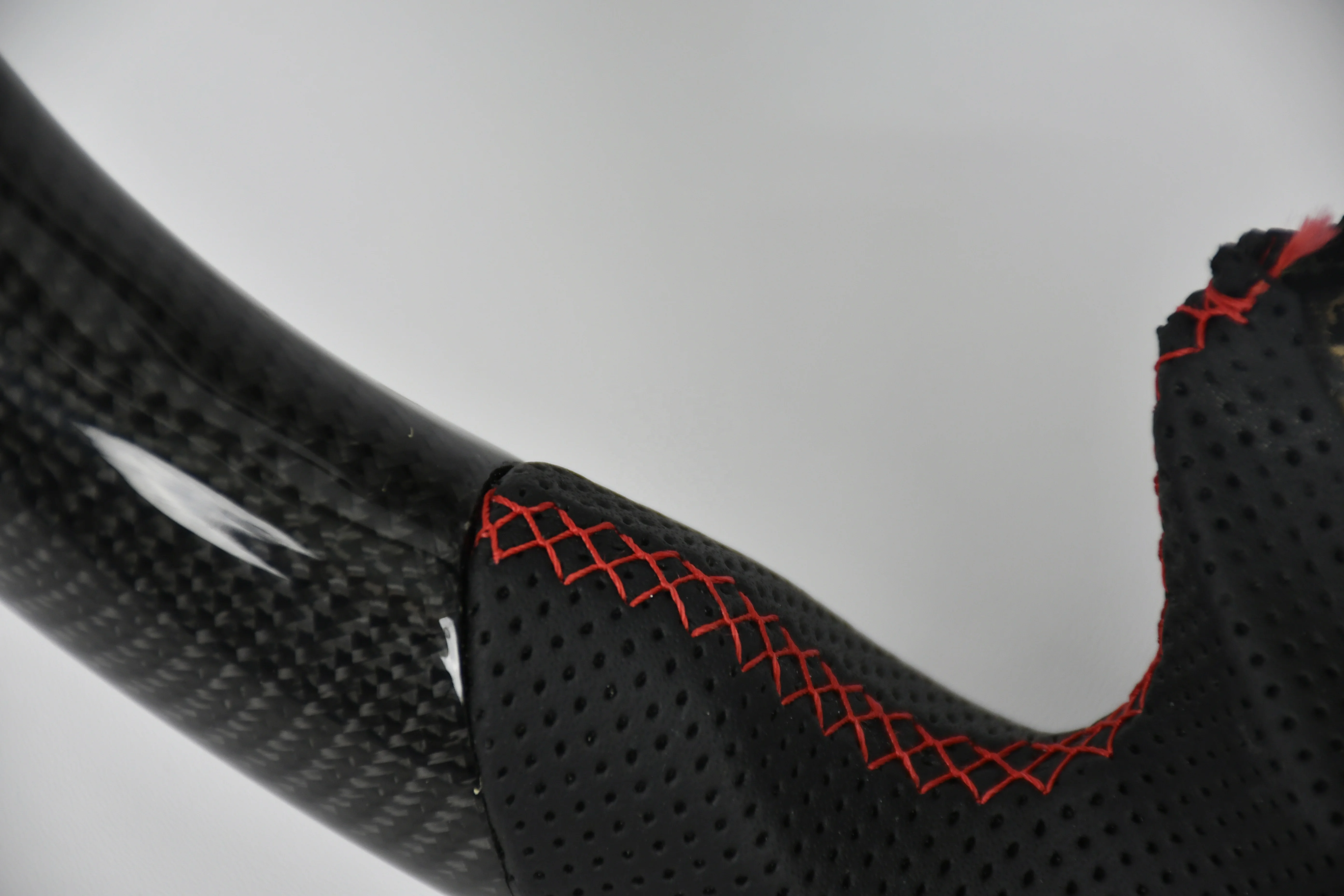 Руль из углеродного волокна ручной работы на заказ перфорированная кожа для 370Z Coupe