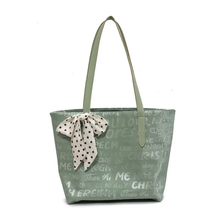2022 Tendencia de verano Bolso de paja Bolso femenino Bolso de hombro de  playa hecho a mano Diseño a rayas Bolsos grandes para mujeres Moda Bolso de  mano tejido comprar a buen