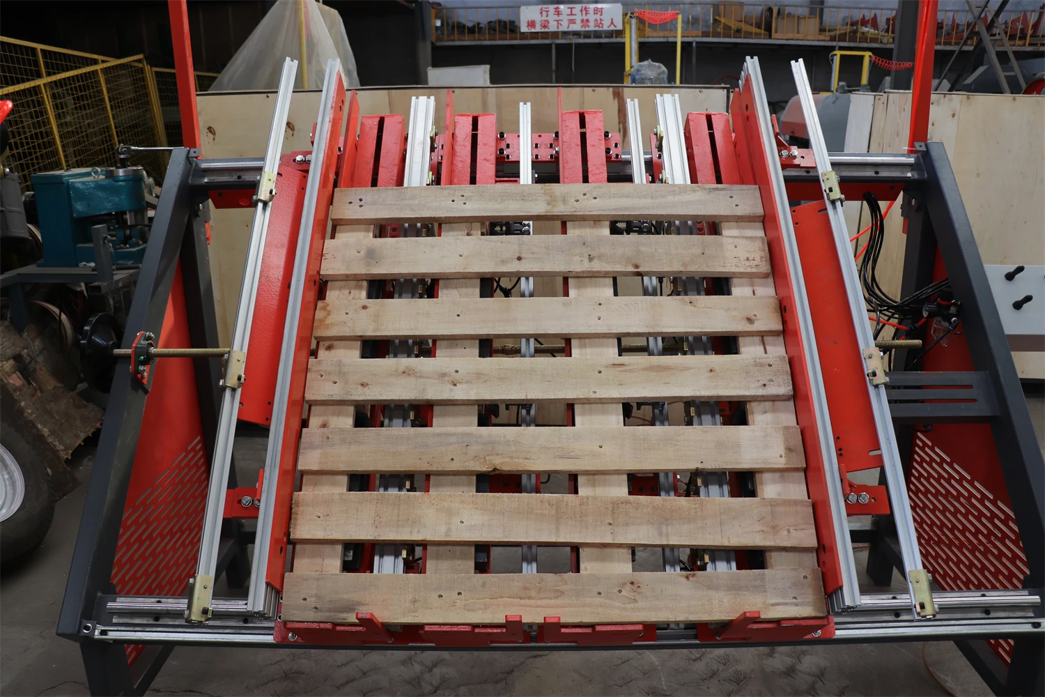 Automatic Nail Wood Pallet Making Machine