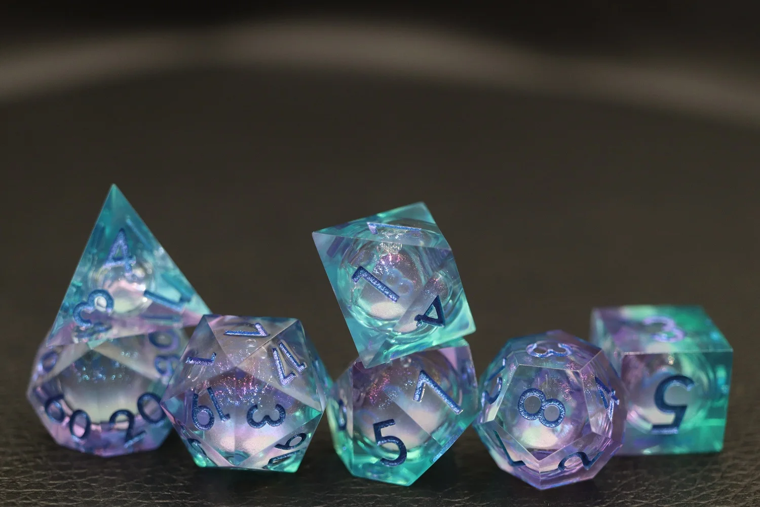 7pcs Polyhedral Glitter Resin RPG Dice Dungeons and Dragons Sharp Edge Liquid Core for D&D Players details