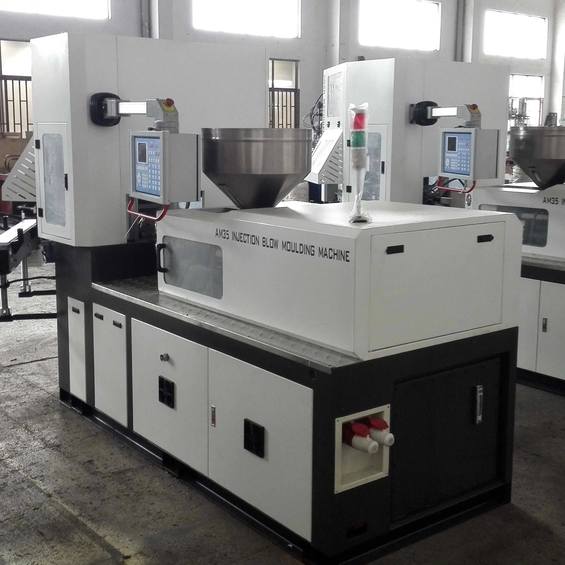 
 Новый продукт 380 В/220 В при условии 152 см3 19,25 кВт 5000 мл лучшая одношаговая машина для литья Растягивающихся бутылок  