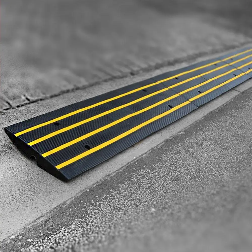 Heavy Duty Rubber Speed Bump Threshold Driveway Curb Ramp for Cars Trucks Scooters Bikes factory