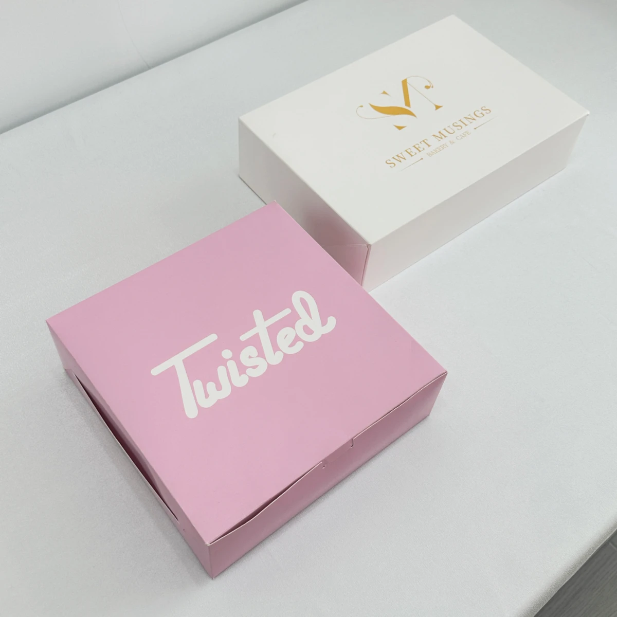 Personalized Corrugated Take Out Box Embossed Pretzel Bakery Pastry Box for Croissant Cinnamon Roll Scone Packaging