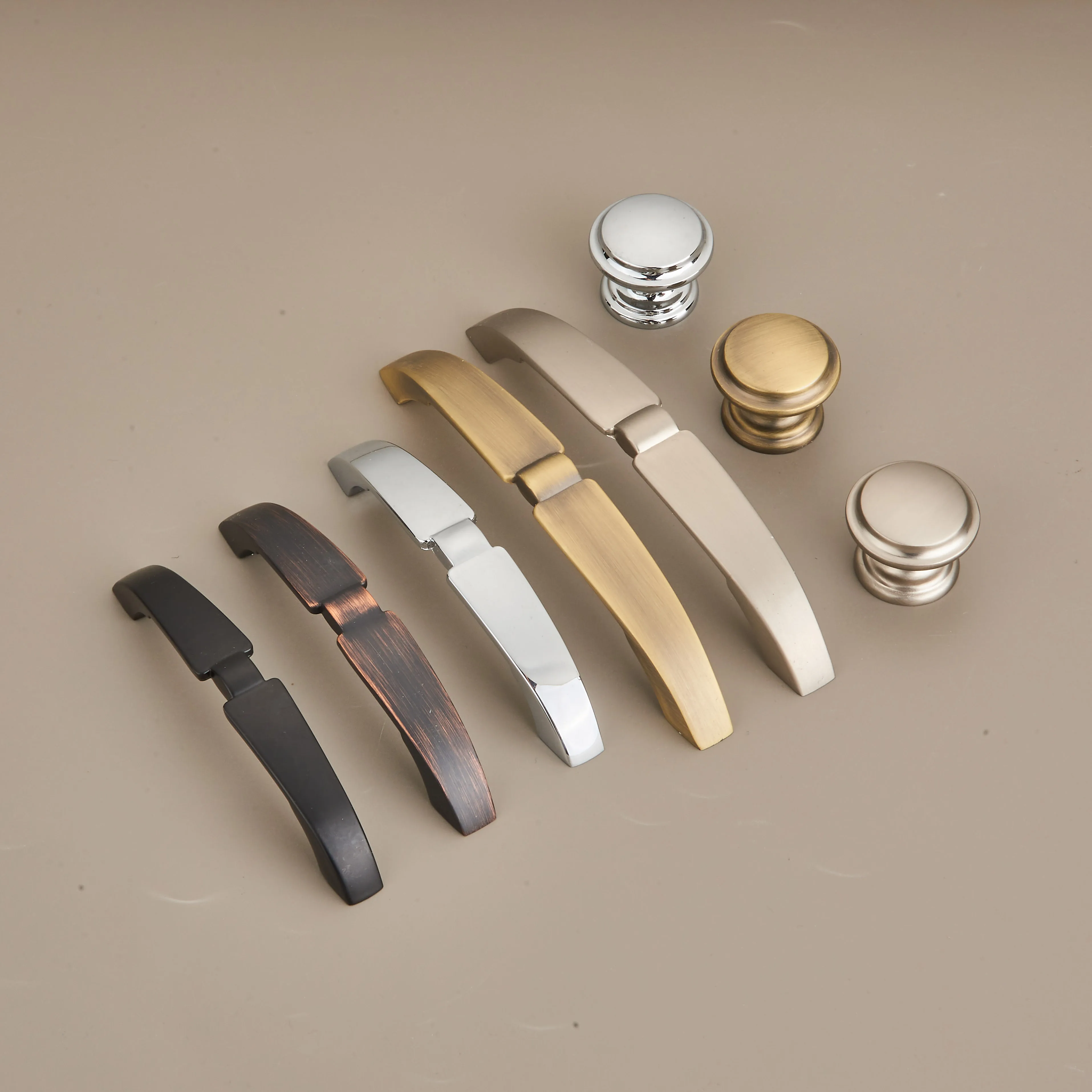 Akada Unique Design Furniture Handle Pulls Bedroom Wardrobe Pulls Drawer Furniture Cabinet Door Handles