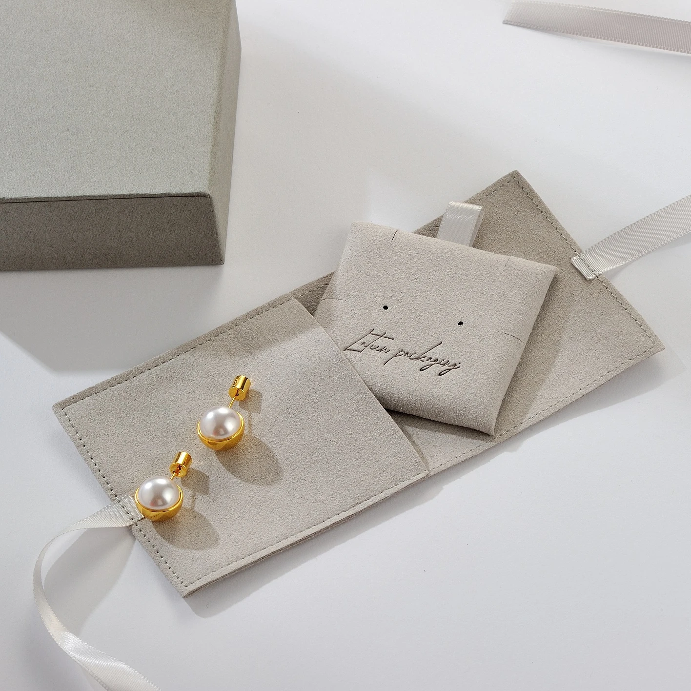 Custom Logo One Stop Pouch Insert Polishing Cloth Foldable Jewelry Box Packaging Jewelry Magnetic Cardboard Flip Gift Boxes