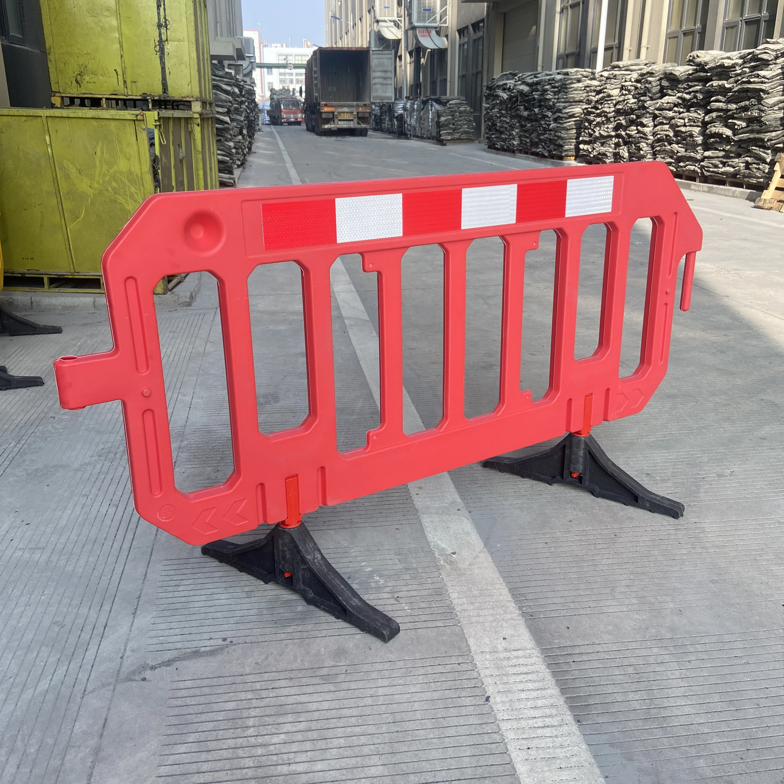 Blue/Yellow/Red Plastic Road Traffic Management Barrier for Roadway Safety Temporary Traffic Barrier Fence details
