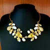Collana con pendente a forma di ramo