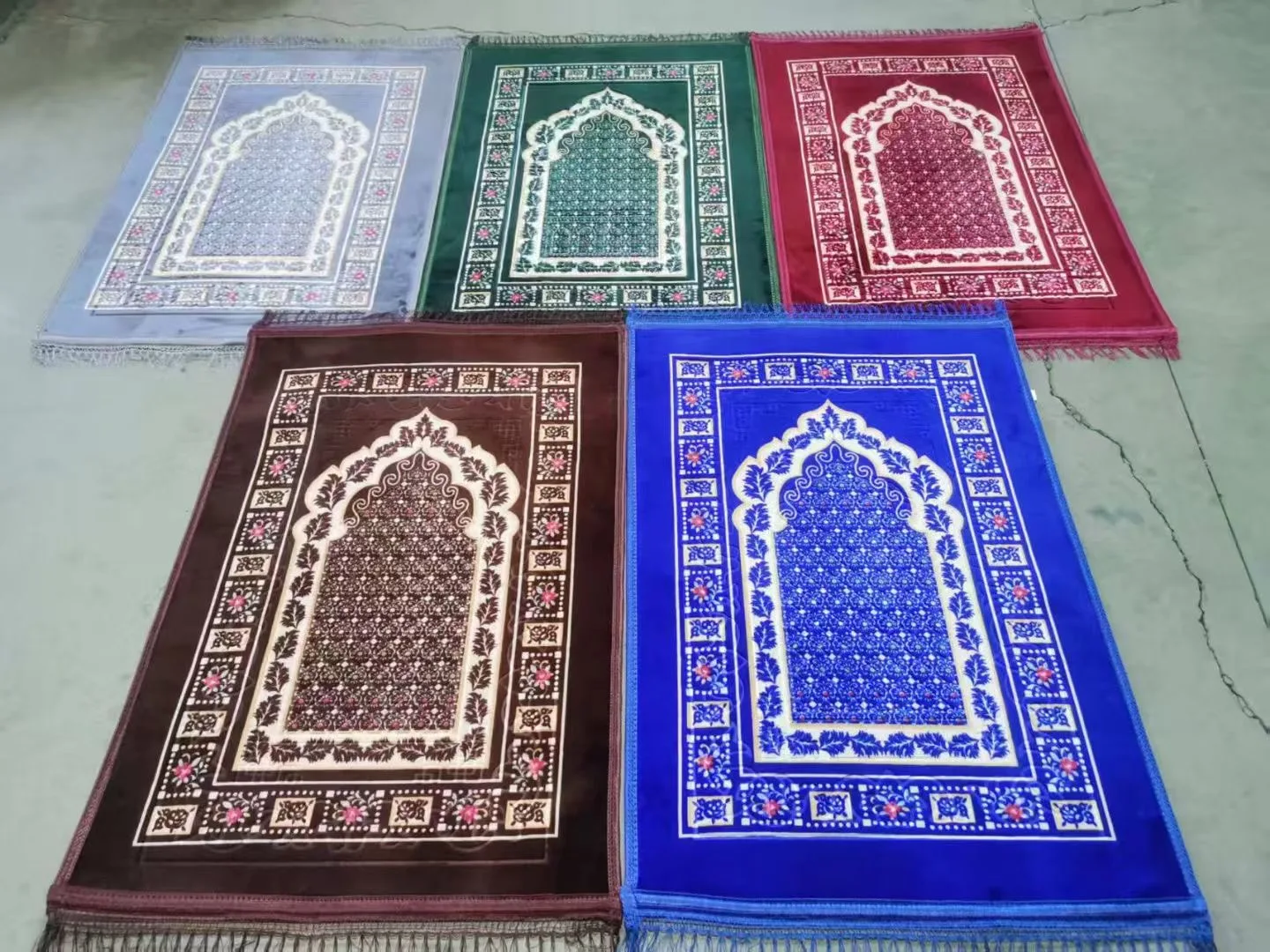 Wholesale Embossed Thick Padded Turkish Sejadah Plain Janamaz Islamic Prayer Rug Mat Made Polyester For Muslims Musallah Prayer_voghion.com
