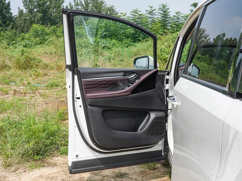 GAC GN8 Trumpchi M8 GrandMaster Hybrid Luxury MPV - 7 Seater Plug