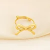 Anillo de lazo de oro
