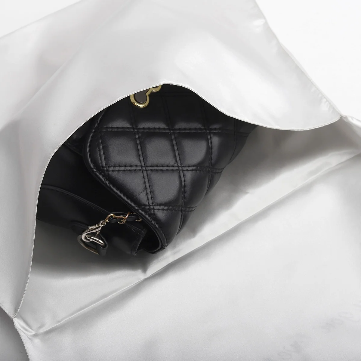 Luxury Foldable Cosmetic Envelope Satin Bags Custom Logo Travel Storage Clothes Hair Packaging Dust Bag detail
