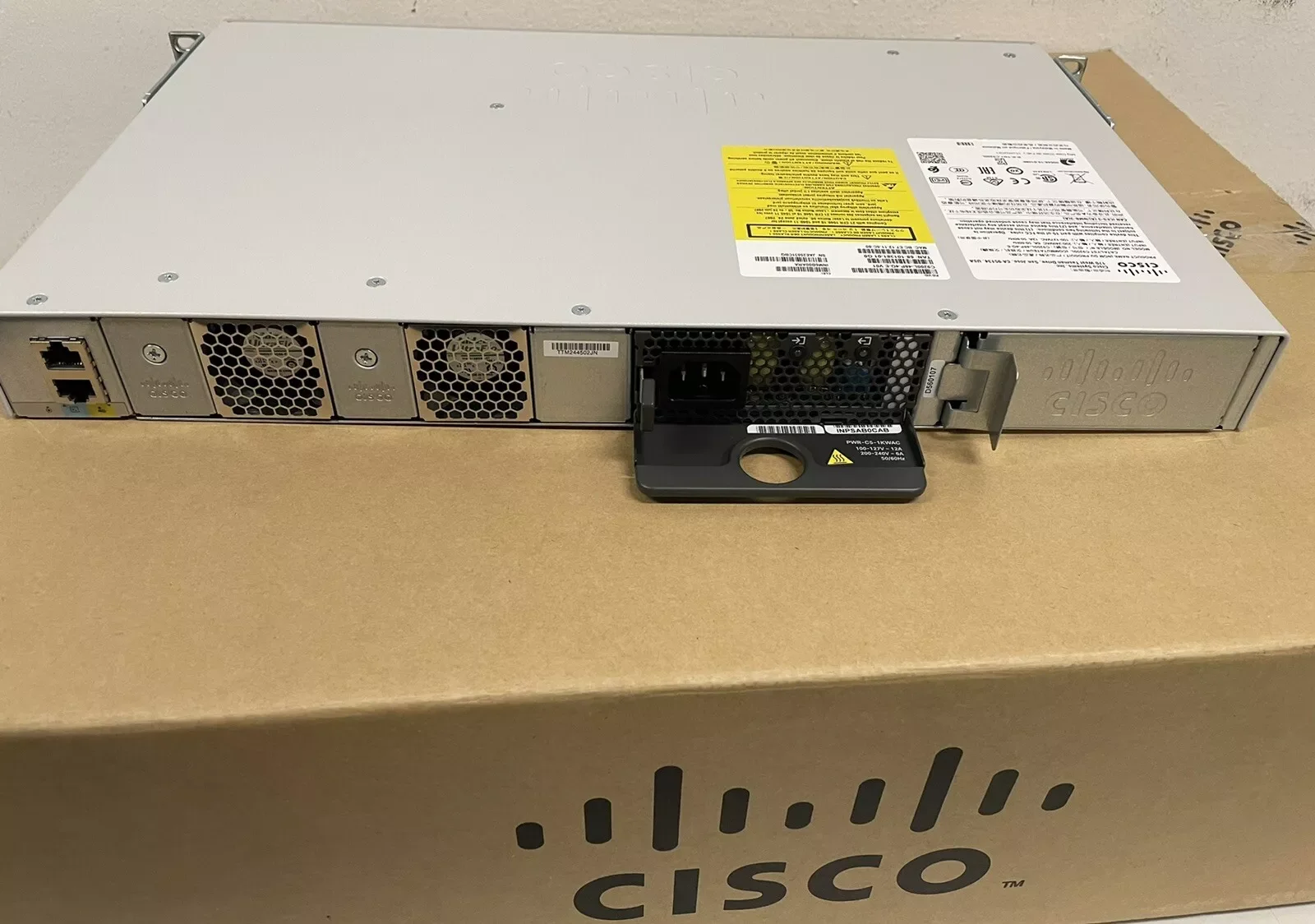 Cisco C9200L-48P-4G-E Catalyst 9200L 48-Port PoE+ 4x1G Network Essentials Switch