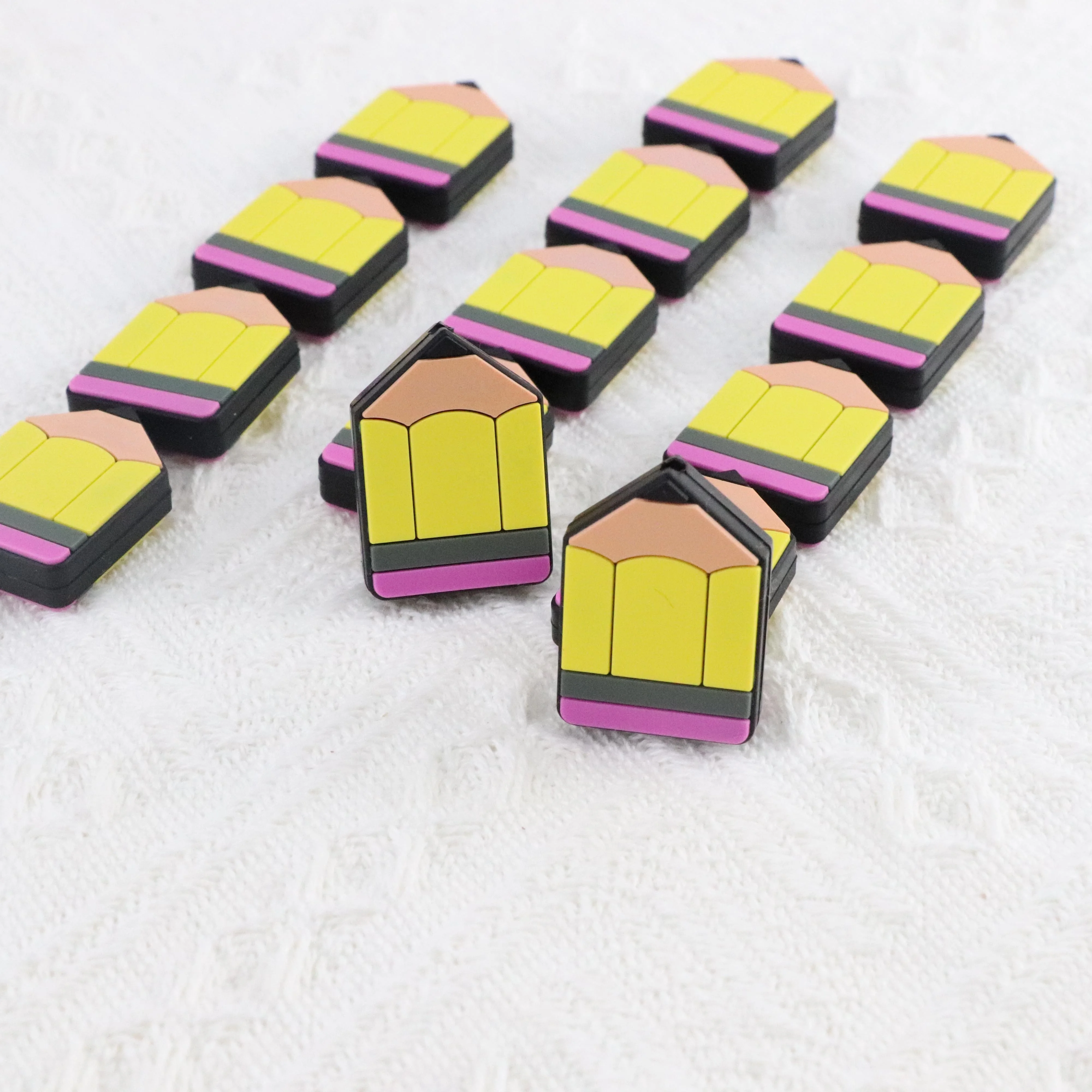 Силиконовый браслет из бисера