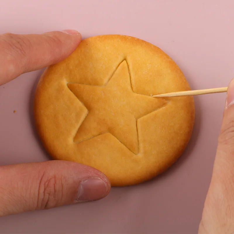 Game Biscuits Pattern Circular Game Children's Gift Christmas Snacks Egg Cracker Salty Round Biscuit