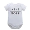 Pantaloni corti da boss bianchi e neri