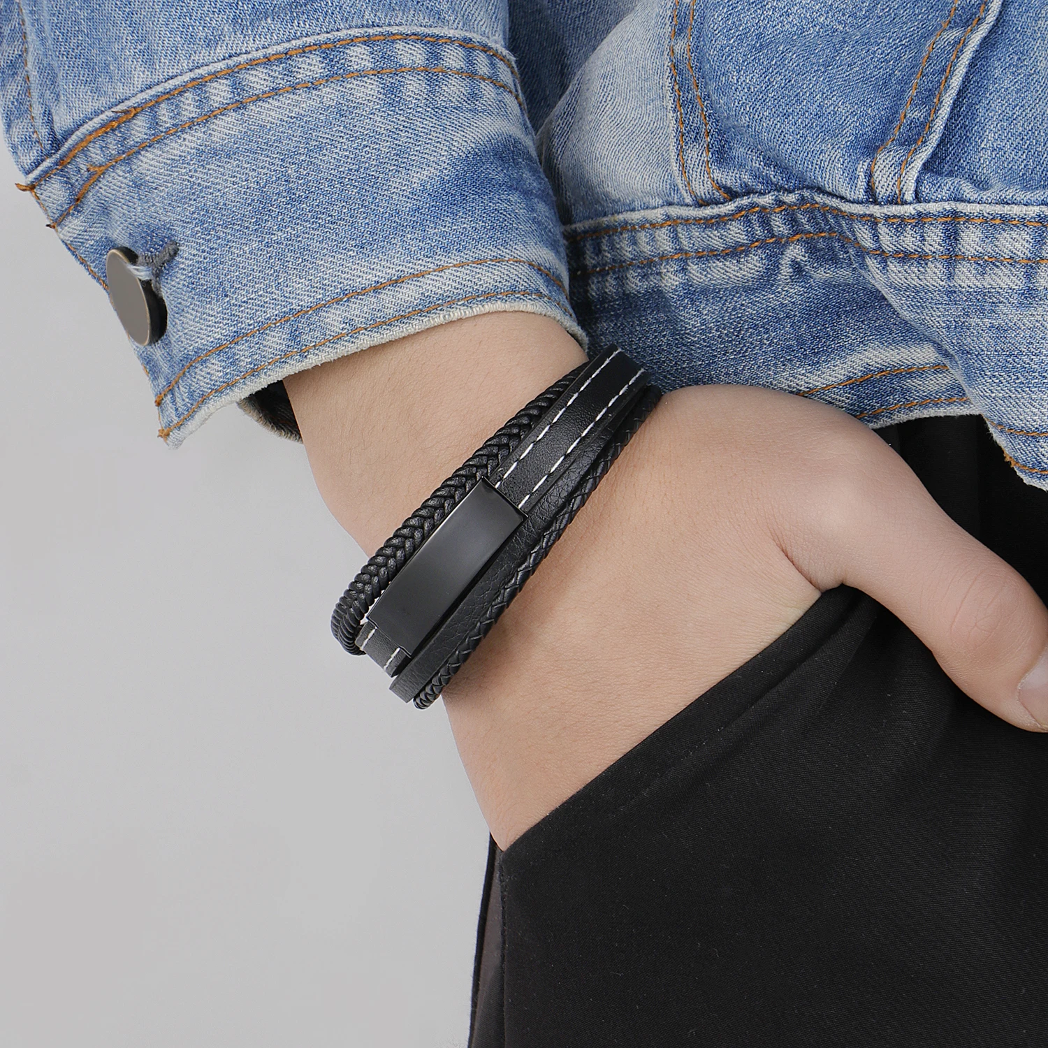Bracciale avvolgente multifilo in pelle arancione da donna con