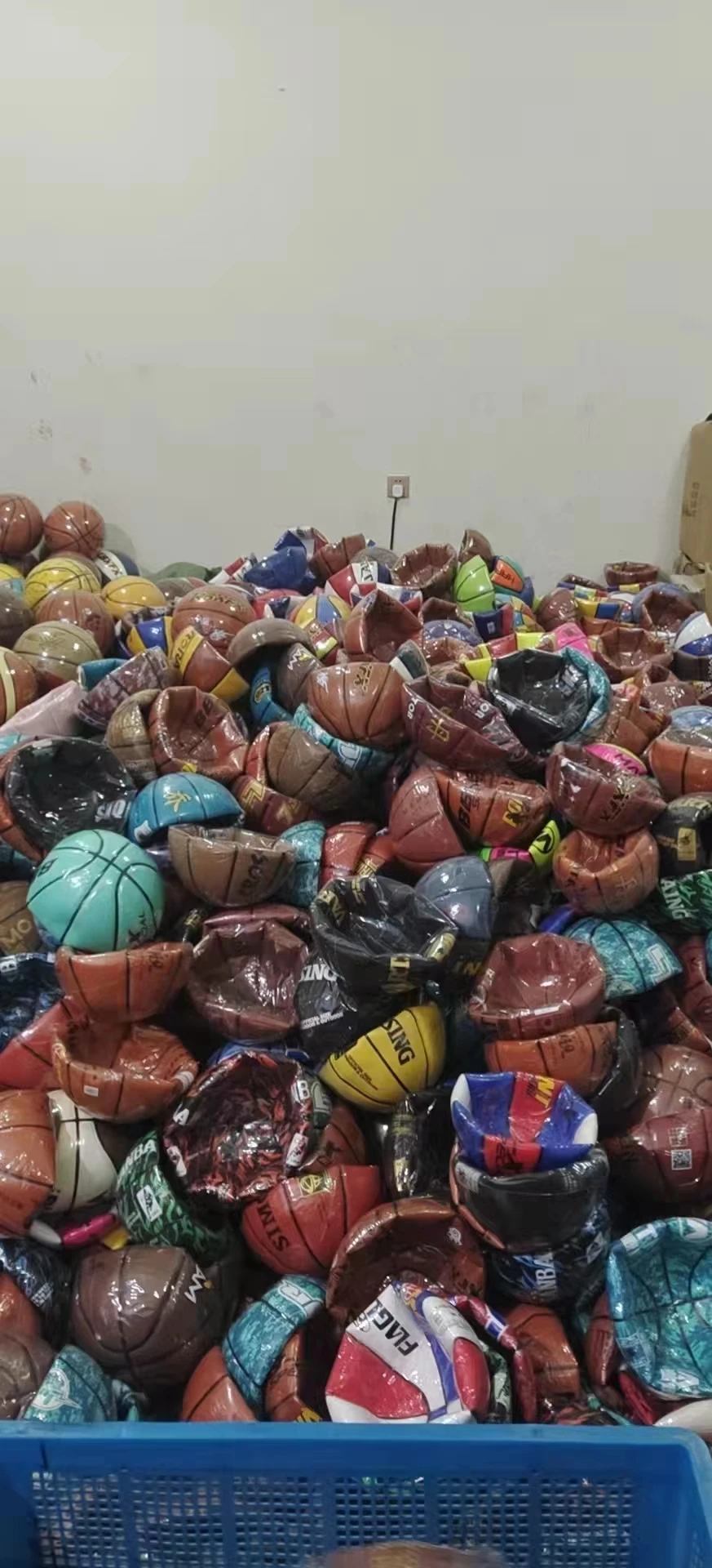 Clearance Disposal Special Price Cheap Basketball Football Volleyball