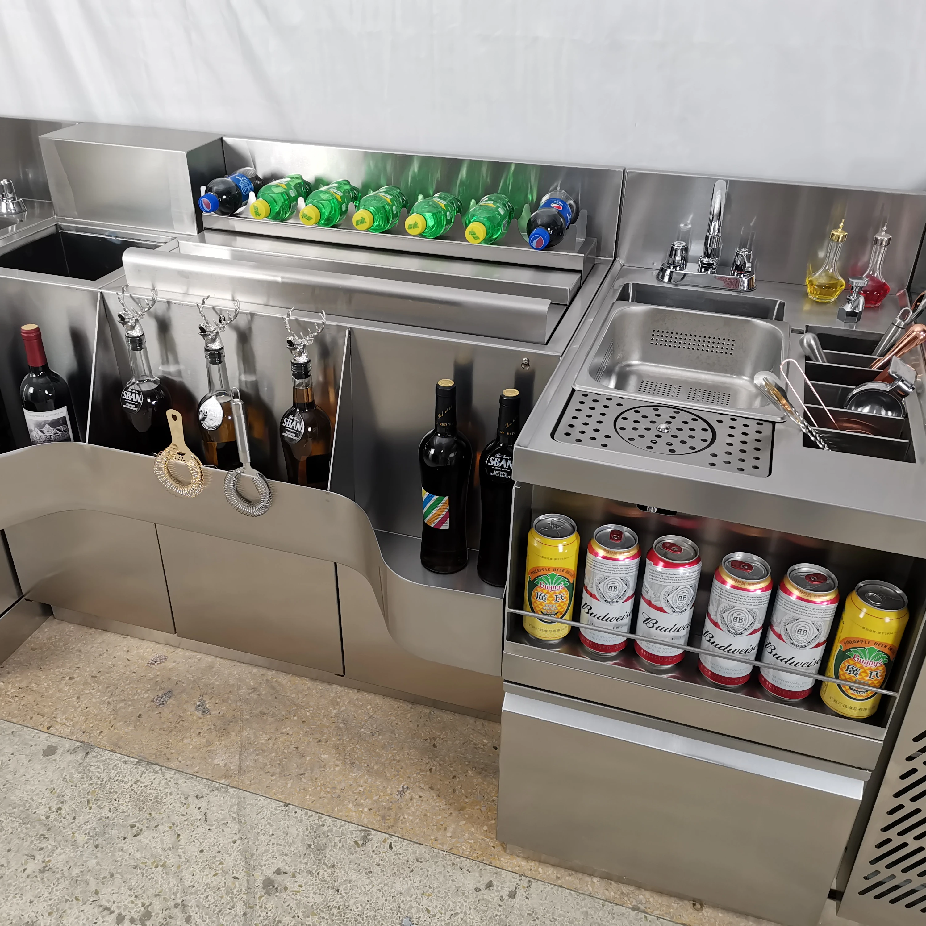 How To Specify a Cocktail Station - Foodservice Equipment Reports