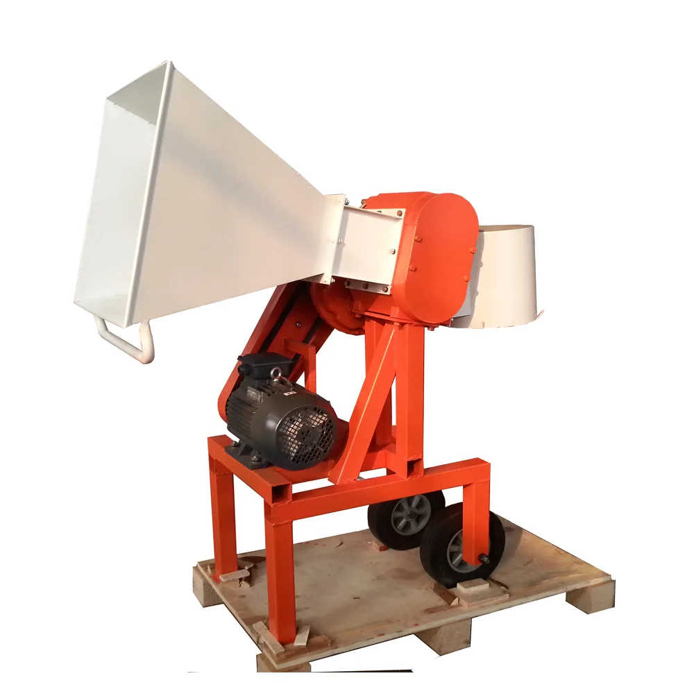 Paisajistas Que Usan La Máquina Chipper Para Quitar Y Para Acarrear Ramas De  árbol De La Motosierra Imagen de archivo - Imagen de maquinaria, poda:  96223661