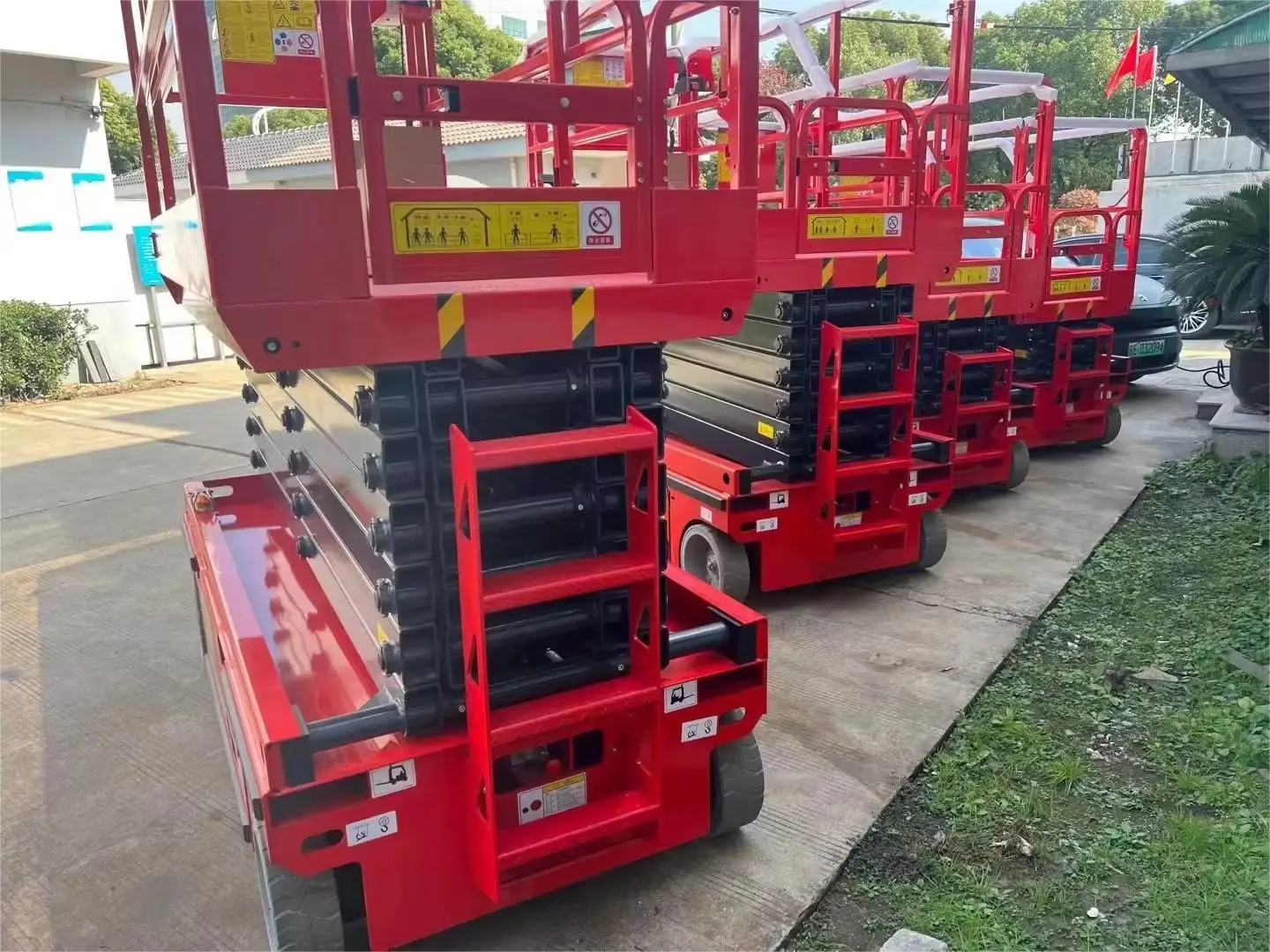 New 6m 8m Crawler Self Propelled Scissor Lift Track Type Scissor Lift