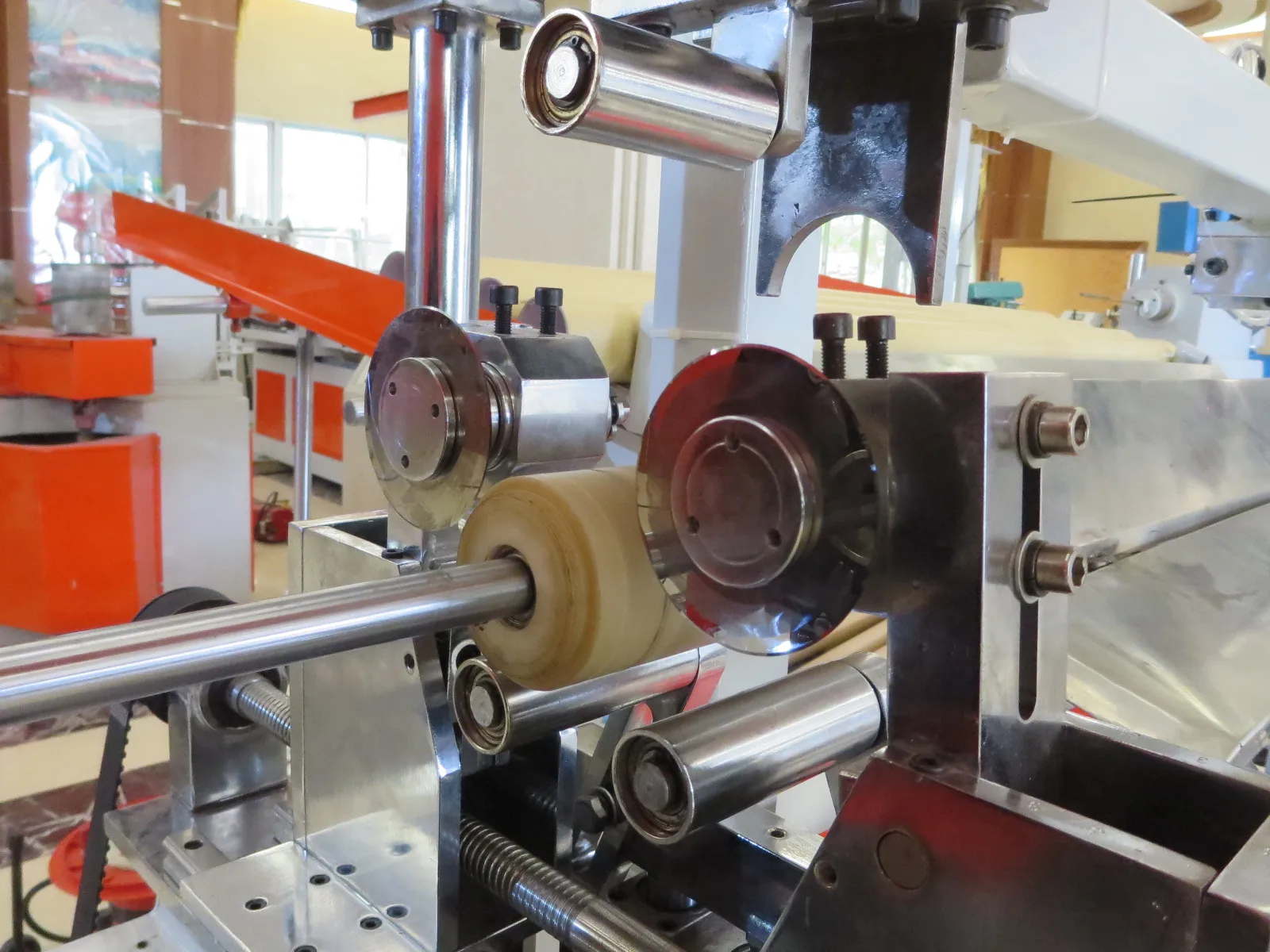 Minimum Cutting Length 5mm Full Automatic Shaftless Precision Paper