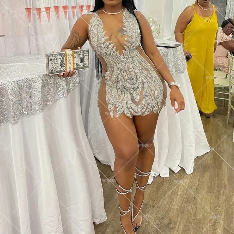 Женское вечернее платье со стразами