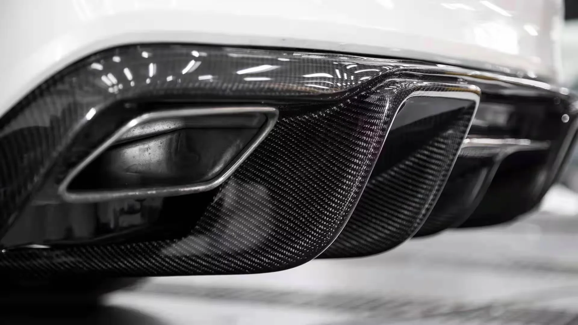 Ren Diffuser W218 CLS63 Ren Style Rear Diffuser - Carbon Fiber Bumper Lip