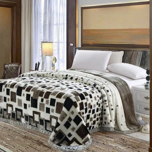 Wholesale Korean Luxury 100% Polyester Flannel Raschel Throw Blanket Thick Super Soft Double Bed Throw Blanket for Adults