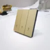 Interruptor de 4 módulos con cable vivo neutro dorado