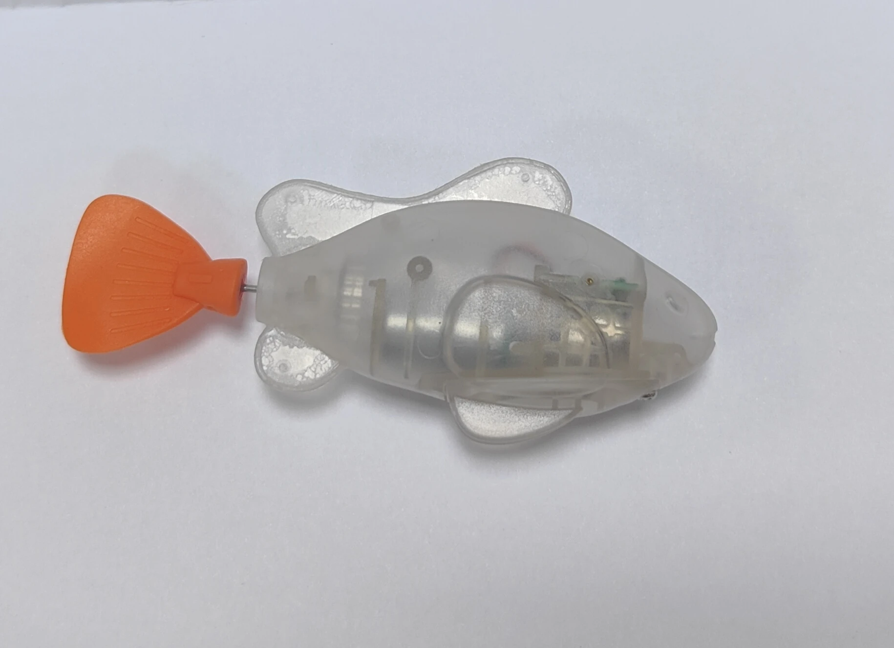 New Design Funny LED Light Button Battery Kid Fish Toy Robot Fish Swimming Fish Toys for Children
