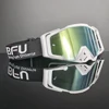 Lunettes dorées encadrées en noir et blanc