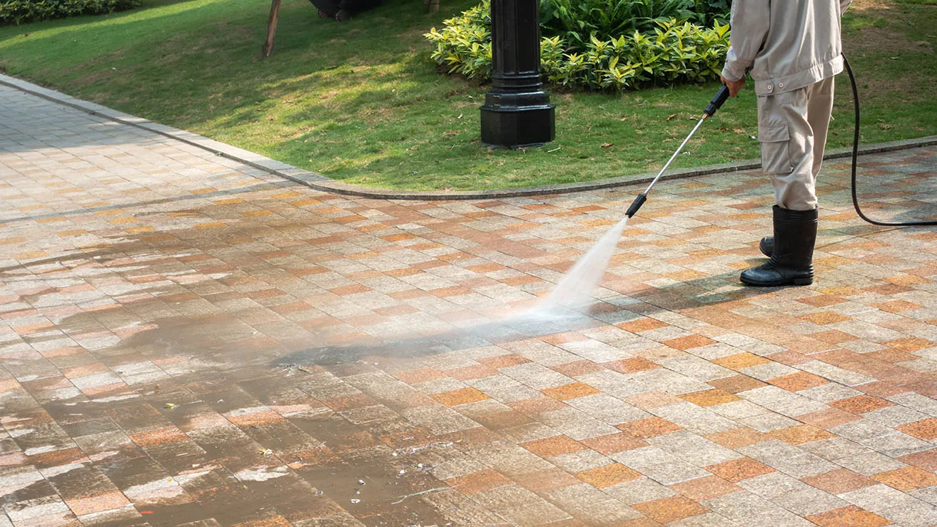 Pressure washer. Driveway Pressure washing. Мойка брусчатки. Для мытья брусчатки. Мойка тротуаров высоким давлением.