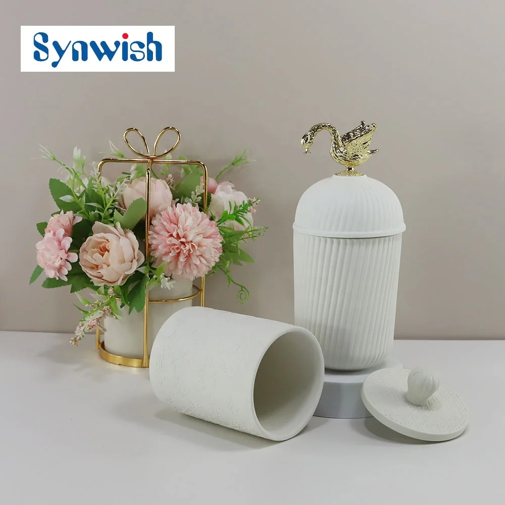 Synwish Custom Private Label 3 Wick Candles Scented Luxury Soy Wax Custom Scented Candle Gift Box supplier