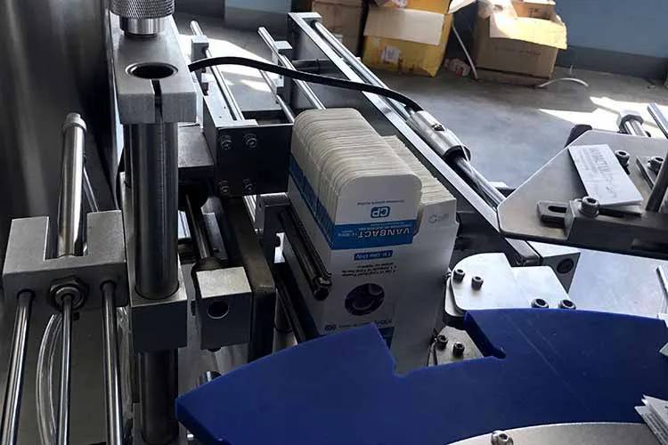 Автоматическая вертикальная машина для нанесения картона, ротационный стол, упаковочная машина для бутылок, косметическая вертикальная машина для нанесения картона