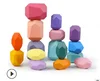 16 macarons