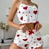 Cuore rosso su sfondo bianco