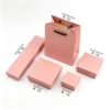 Caja de joyería con superficie lisa.