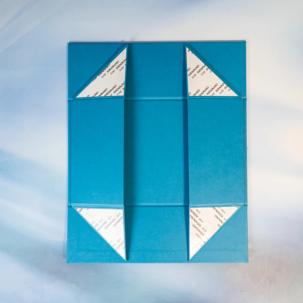 Custom Size Hot Stamping Art Paper Handmade Rigid Flip Handmade Clothing Magnetic Folding Packaging Box