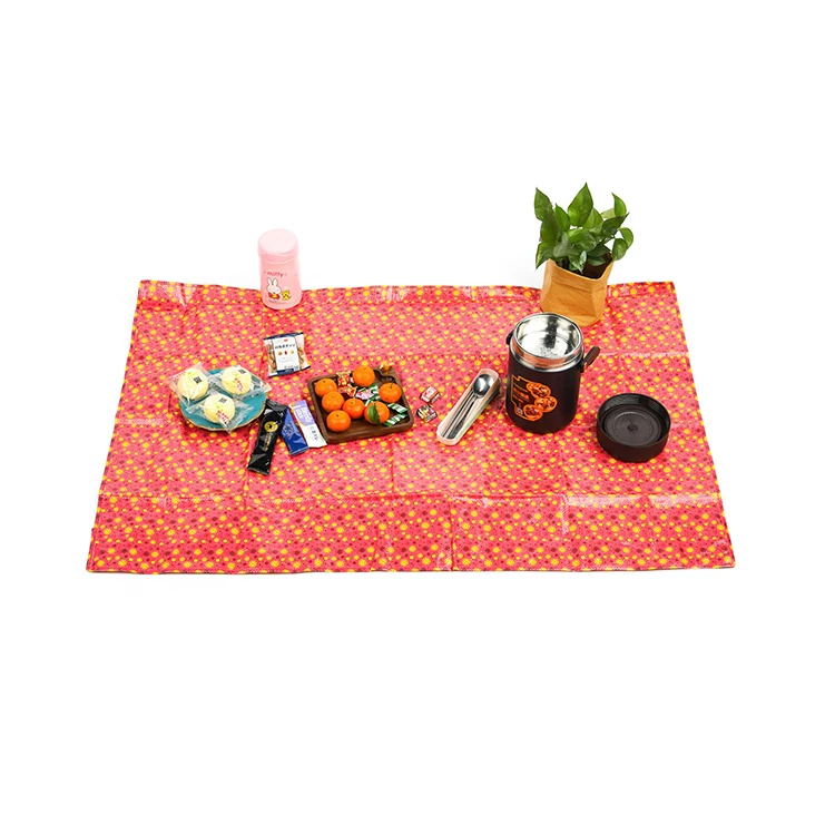 Custom Portable Foldable Picnic Mat Fashion Styles for Outdoor Beach Camping with PP Material Logo Included