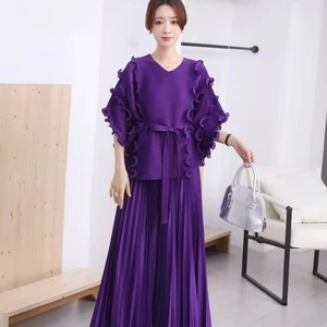 Women's Casual Suit with an Ear-of-ear Fungus Jacket Paired with a Skirt