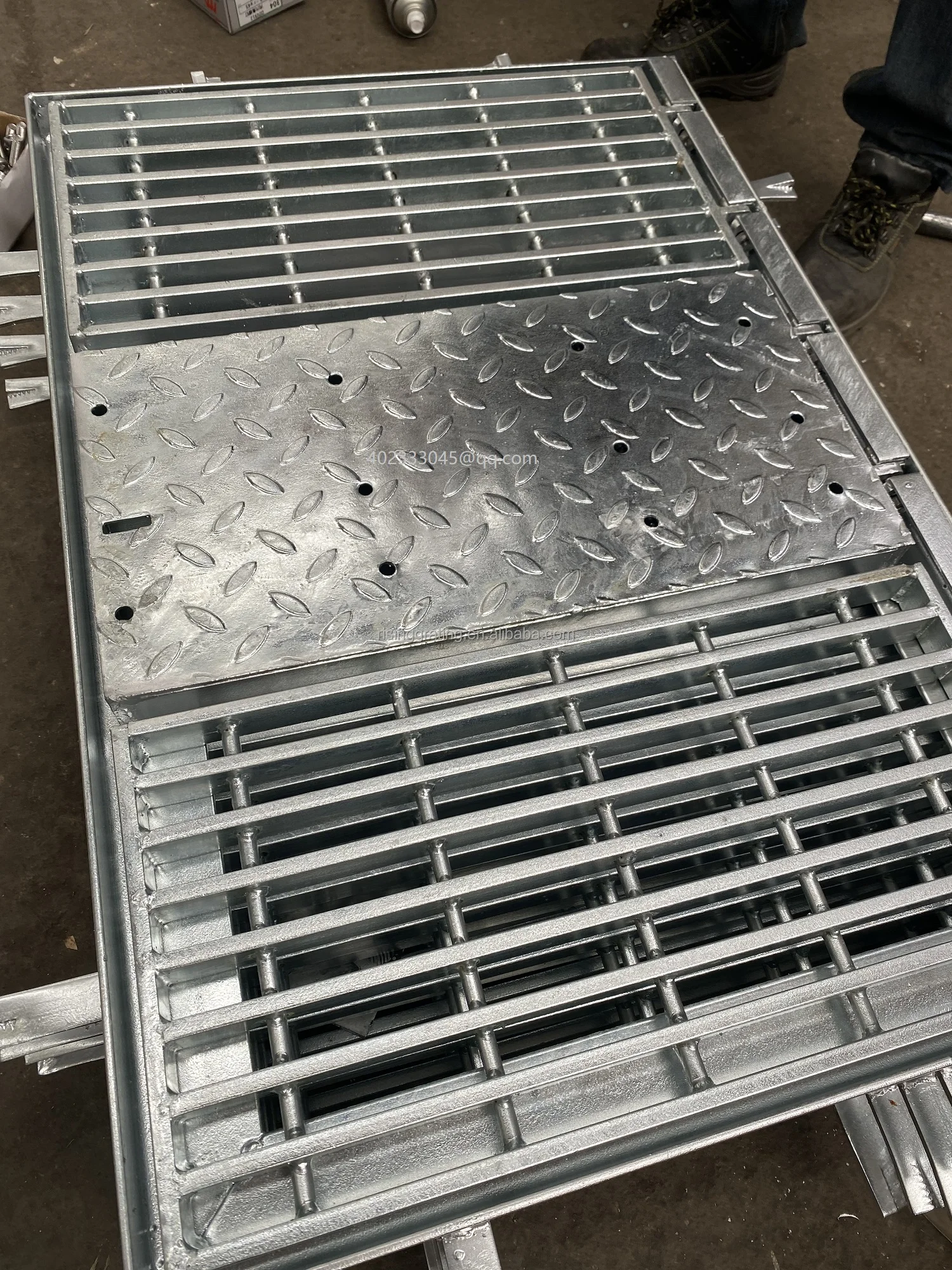 Singapore Hdb Galvanised Vehicular Steel Grating With Chequer Plate ...