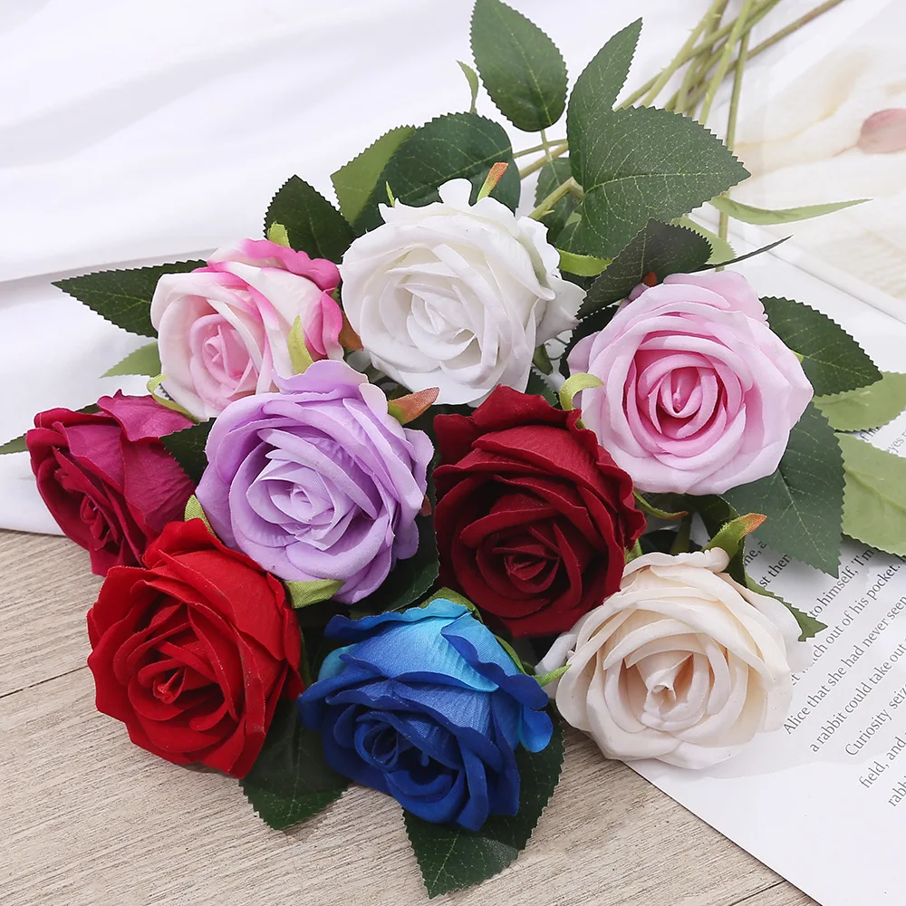 Centrotavola con sfere di fiori color bordeaux e rosa antico: decorazioni per matrimoni in seta - Italia