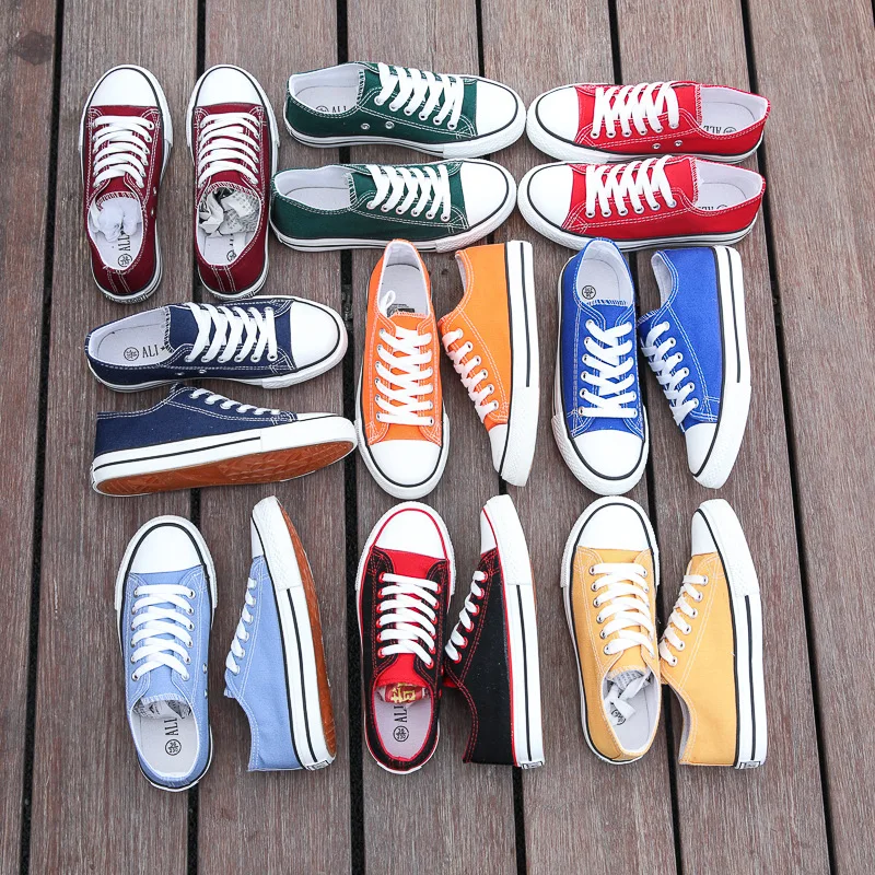 Бесплатная доставка оптовая продажа низкие кроссовки плоская Вулканизированная подошва однотонная черная белая парусиновая обувь для