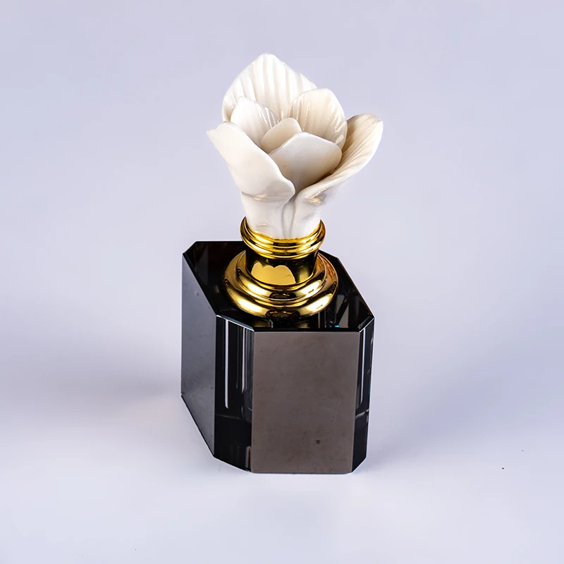 Hot Sale White Floret Black Bottle Body 3ml Glass Empty Bottle Elegant and Unique Customizable Crystal Perfume Bottle