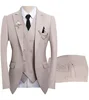 Top, pantaloni e gilet color albicocca