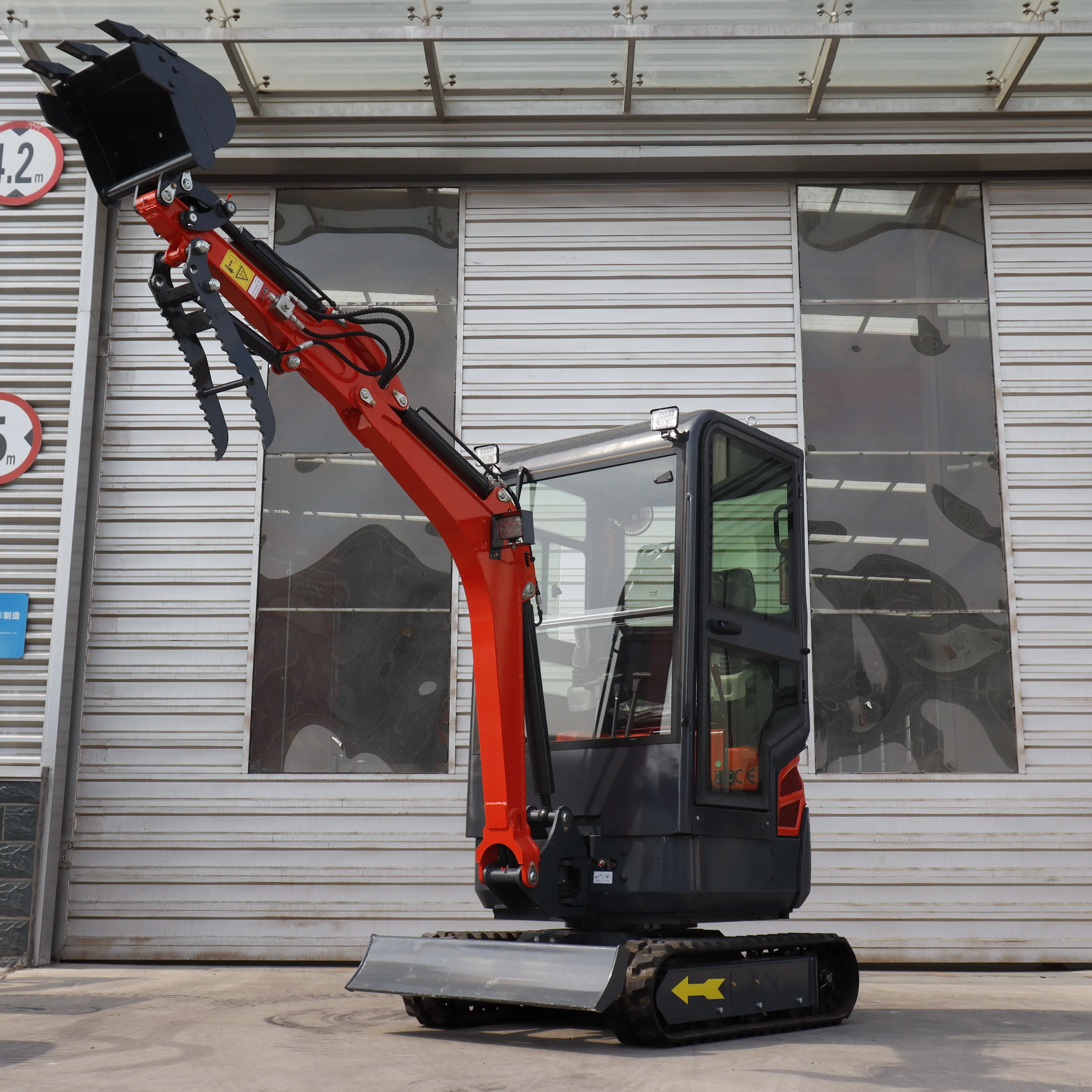 Euro 5 CE EPA Дизелдүү двигатель жана кичинекей экскаватор, жол куруу үчүн гусеницалыу кичинекей баггер экскаватор, гидравликалуу гусеницалыу кичинекей казуучу