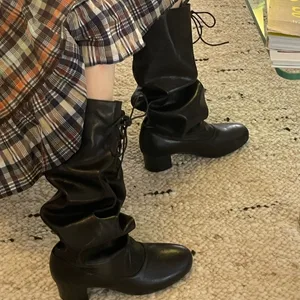 Wholesale Women's High-quality Women's Stacking Boots, Round Toe Straps, Pleated Calf Boots, Thick Heels, High Boots