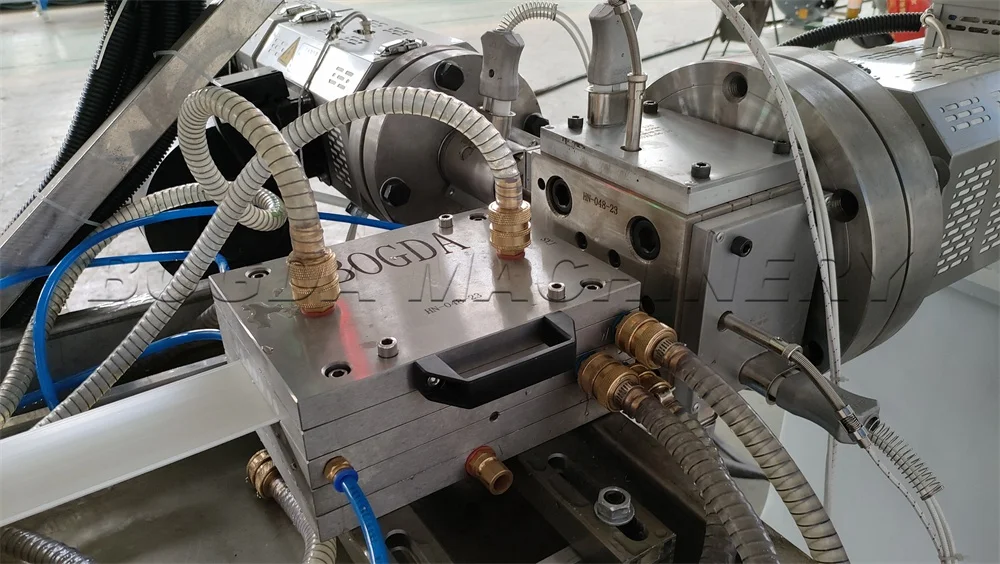 BOGDA Automatic Electrical Wire PVC Floor Skirting Trunking Moulding Extruder Line