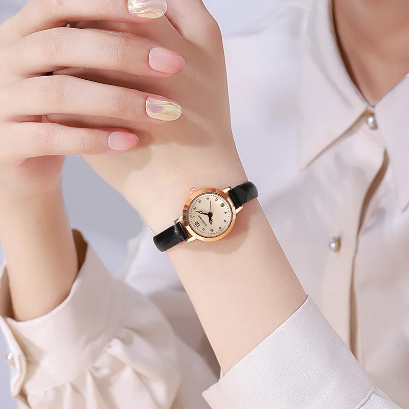 Retro Leather Strap Ladies Quartz Watch